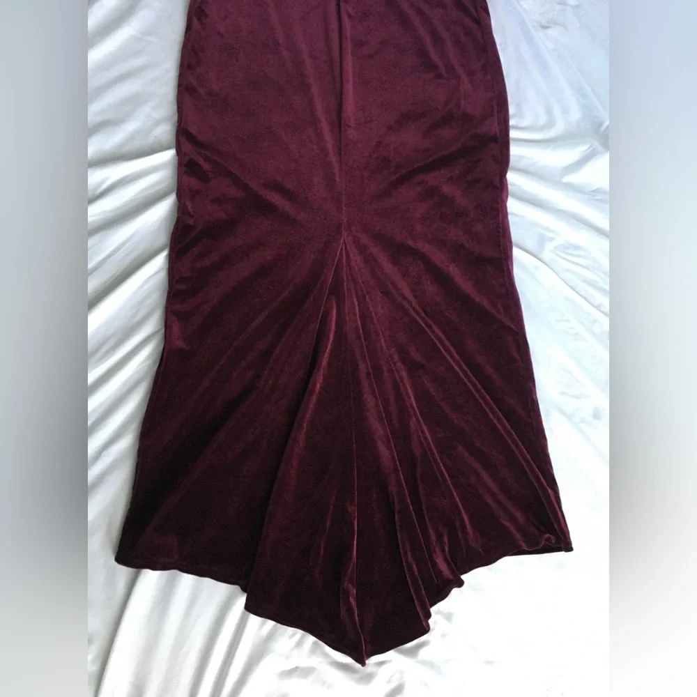 90’s EUC elegant burgundy velvet gown with high front slit. Stretchy. - Picture 10 of 14